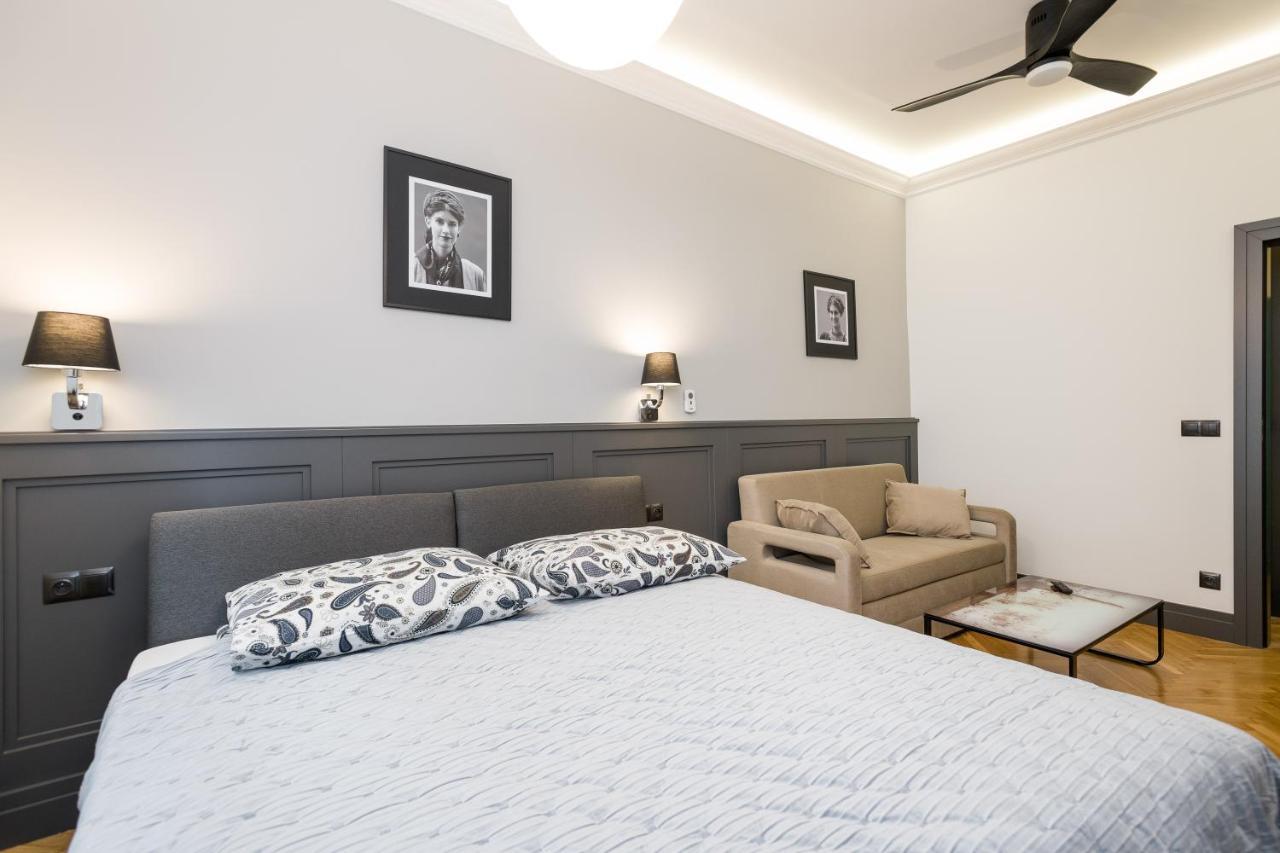 Luxury Apartment At The Main Square Краков Экстерьер фото